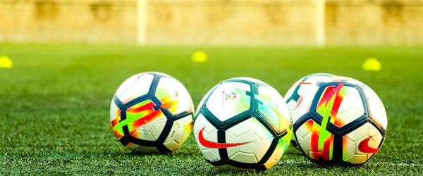 展示世界杯球队进攻与防守数据的雷达图